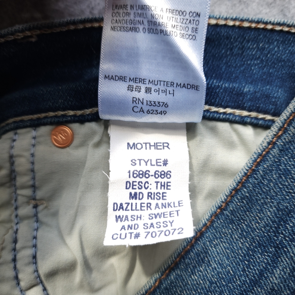 Mother The Mid Rise Dazzler Ankle Jeans In Sweet And Sassy - Picture 8 of 12